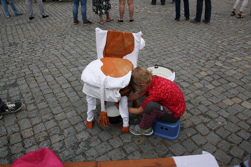 Kroje, tradice i zahraniční temperament. Třináctý ročník folklorního festivalu V zámku a podzámčí v Přerově