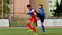 Fotbalisté 1. FC Viktorie Přerov (v modrém) proti Černovíru.