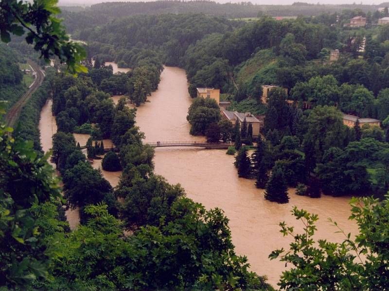 Velká voda vtrhla do lázní v Teplicích nad Bečvou v roce 1997 v noci na pondělí 7. července
