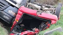 Tragická nehoda cisterny a osobního auta u Černotína