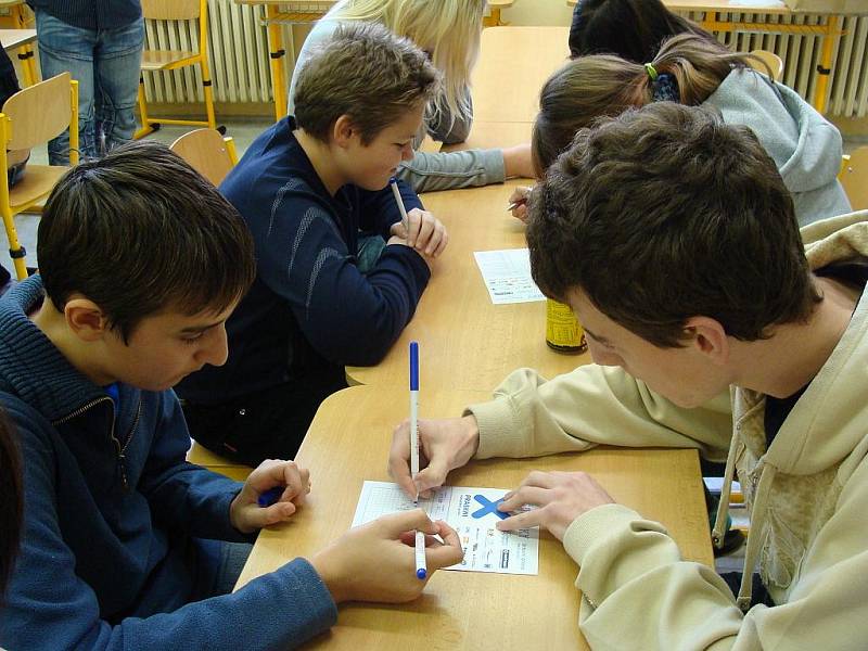 Studenti si to rozdali v piškvorkách