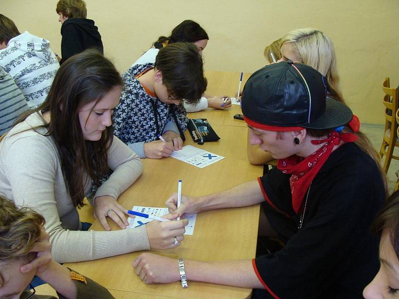 Studenti si to rozdali v piškvorkách