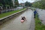 Povodně v Hranicích - Komenského ulice - potok Ludina  v pondělí 17. května