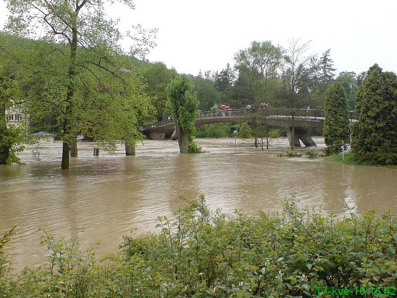 Povodně v lázních Teplice nad Bečvou v pondělí 17. května