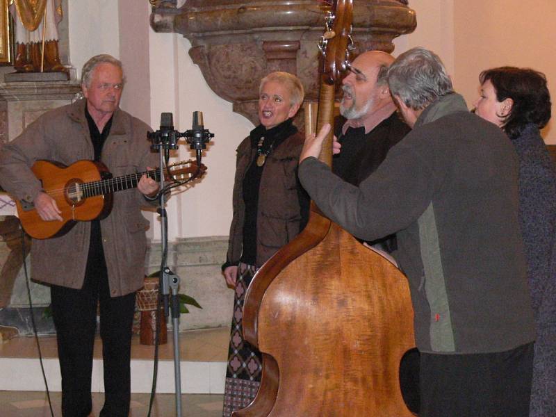 Spirituál kvintet zaplnil drahotušský kostel do posledního místa.