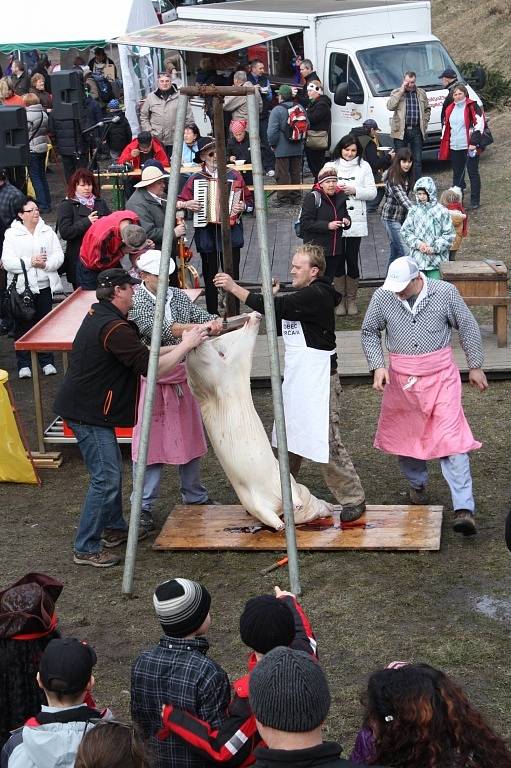 Vzpomínka na Masopust v Hrčavě v okrese Frýdek-Místek v roce 2014.