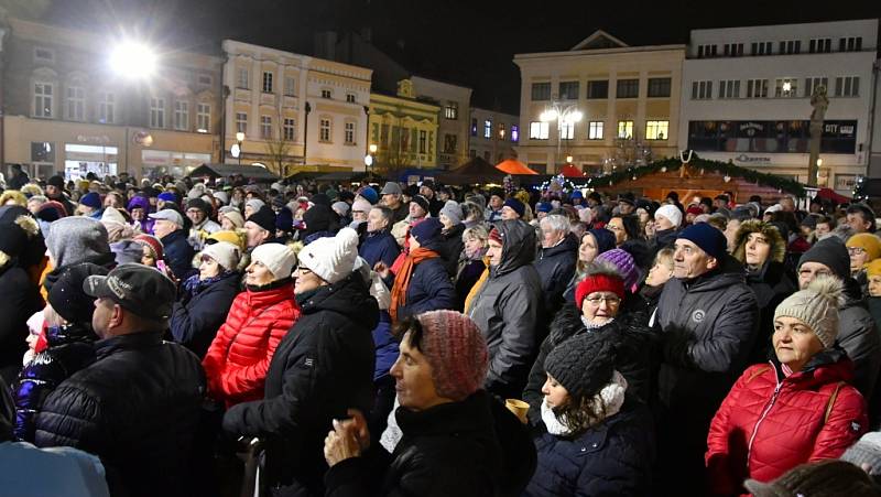 Slavnostní rozsvícení vánočního stromu v Hranicích, pátek 2. prosince 2022.