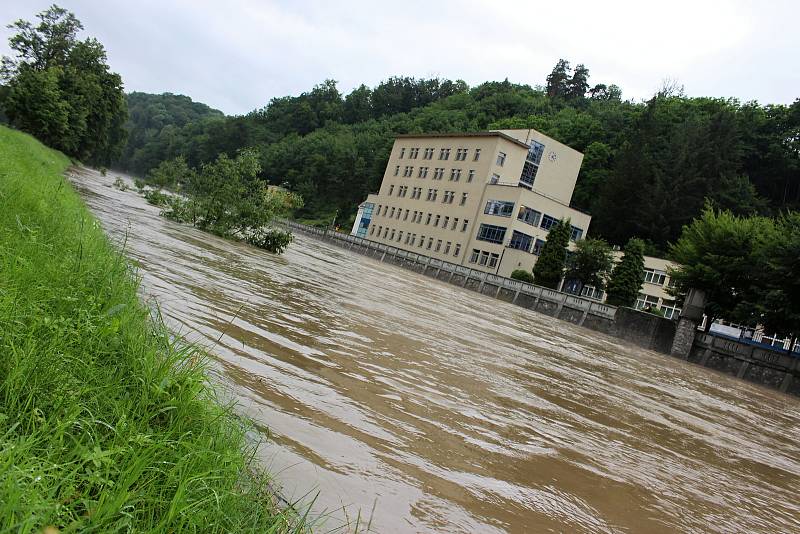 Bečva v Teplicích nad Bečvou v neděli 21. června v 16.20 hodin.