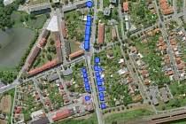 Olomoucký kraj bude kvůli hluku měnit okna v bytových domech v okolí komunikace II/440 v Hranicích. Dotčené objekty jsou na mapě označeny modře.