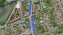 Olomoucký kraj bude kvůli hluku měnit okna v bytových domech v okolí komunikace II/440 v Hranicích. Dotčené objekty jsou na mapě označeny modře.