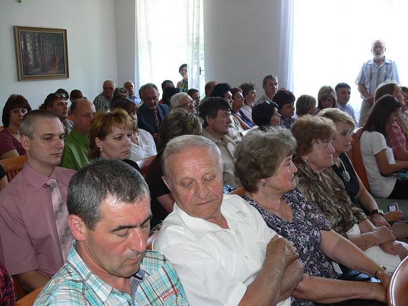 Absolventi Střední lesnické školy v Hranicích obdrželi maturitní vysvědčení