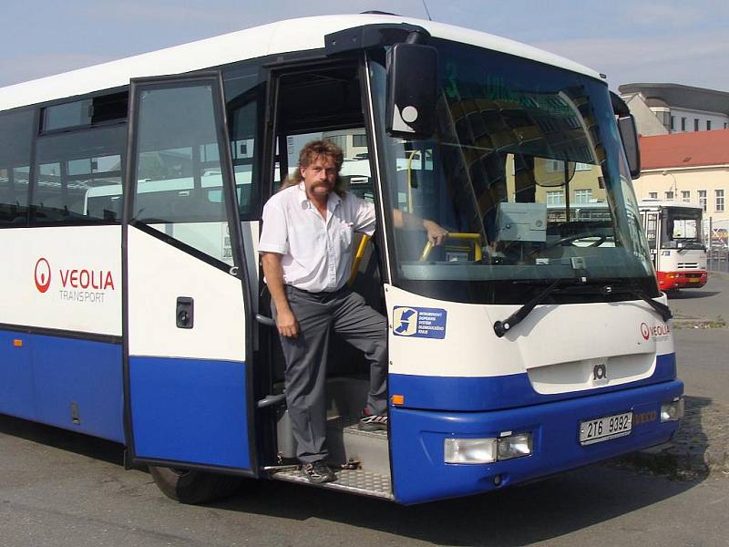 Rekonstrukce autobusového nádraží v Přerově vstoupila do své druhé etapy. Z některých stanovišť už vyjely autobusy.