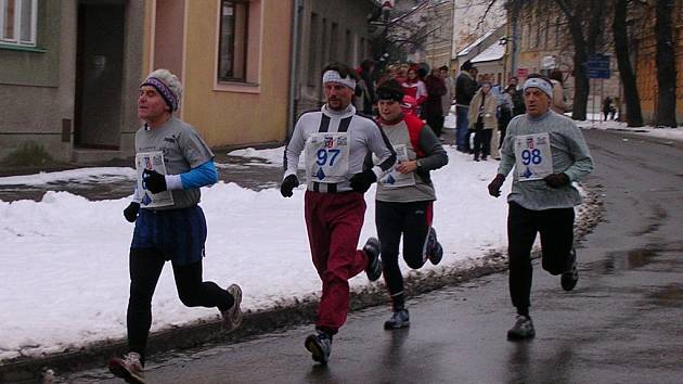 Jindřich Tomíšek (v čele) doběhl na Svatém Kopečku druhý.