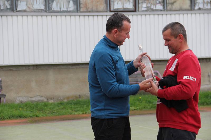 Legendární brankář Josef Kučerka se loučil s kariérou utkáním TJ Cement Hranice - SHC Maloměřice Brno.