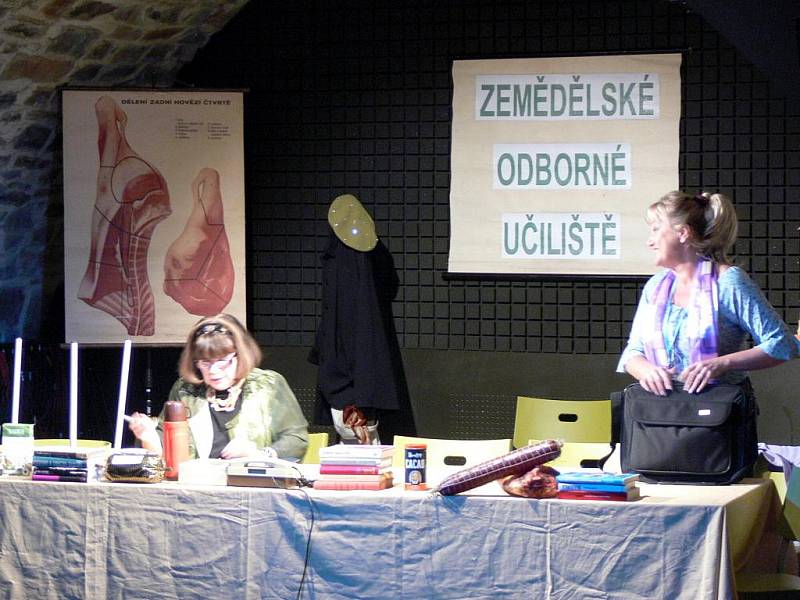 Komedie Sborovna pobavila početné publikum v Zámeckém klubu.