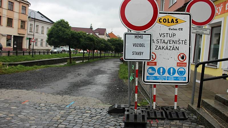 Cestu mezi Pivovarskými schody a Hotelem Centrum na ulici Komenského čeká rekonstrukce.