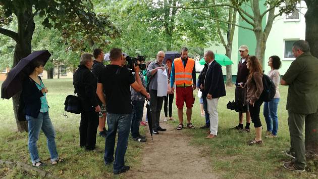 Setkání zástupců města s občany kvůli kácení stromů na Struhlovsku