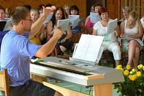 Bělotínský týden zpěvu: nácvik na závěrečné vystoupení. Ilustrační foto