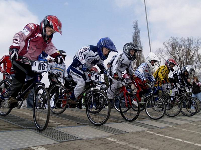 Hranickým bikrosářům začala sezona.