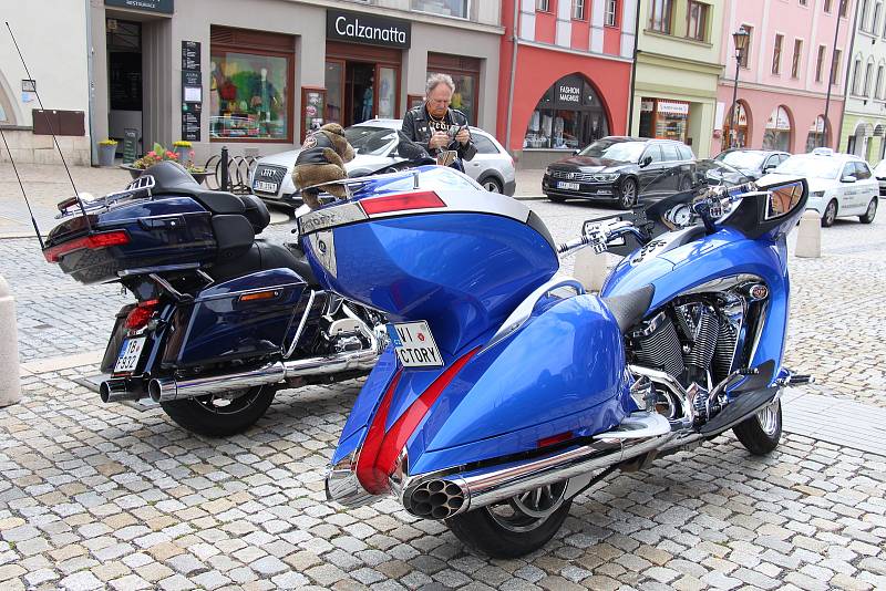 Motorkáři se v Hranicích pomodlili za mrtvé kamarády a zahájili letošní sezonu.