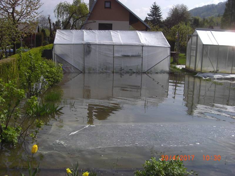 Zahrádkáři se dočkají odtokového kanálu, který pomůže od zatopení zahrad.