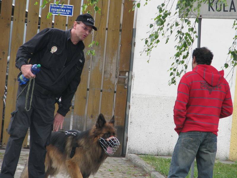 Kvůli mítinku Dělnické strany vyšly v sobotu 16. května desítky přerovských Romů do ulic.