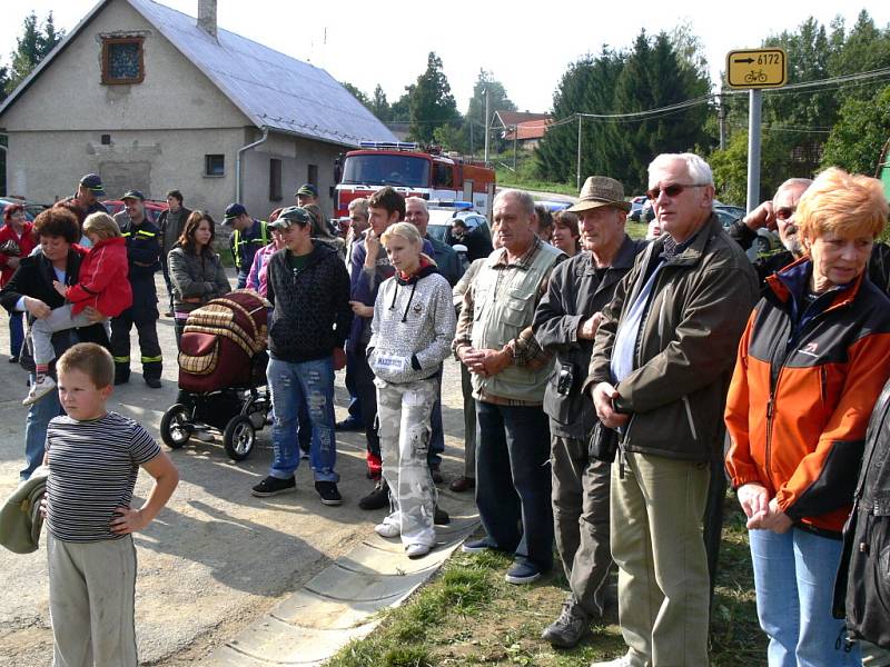 Otevření nové hasičské zbrojnice ve Středolesí provázela velká sláva.