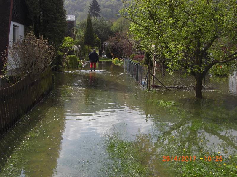 Zahrádkáři se dočkají odtokového kanálu, který pomůže od zatopení zahrad.