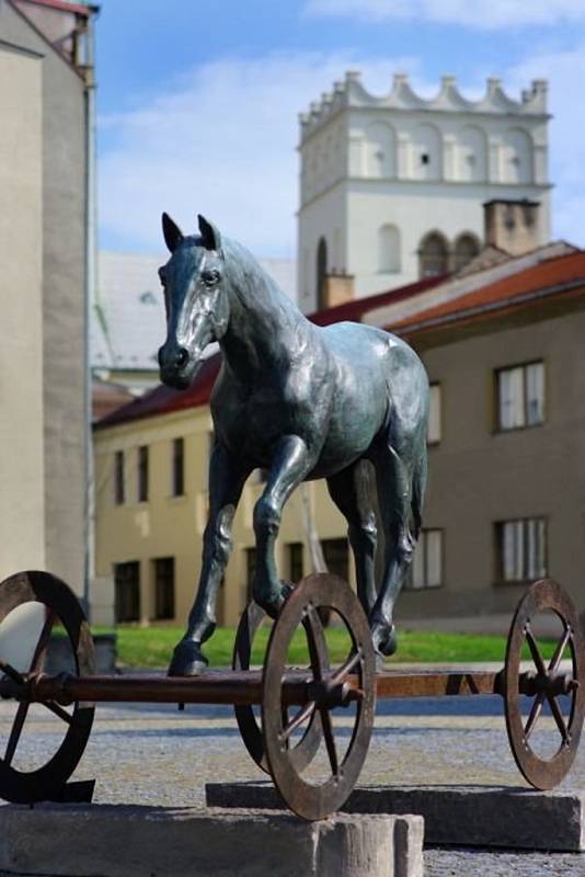 Druhým nejoblíbenějším dílem byl Kůň od Michala Ptáčka (42 hlasů)