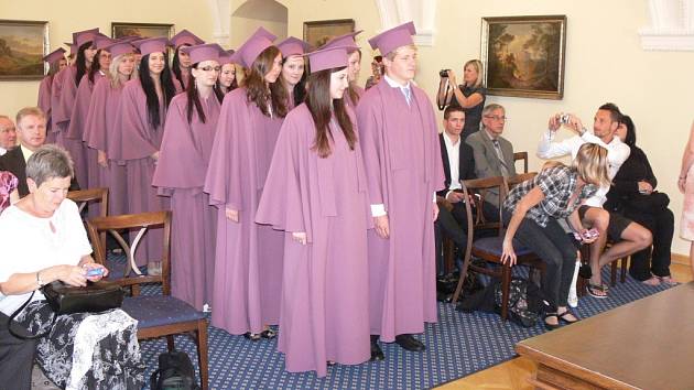 Slavnostní ceremoniál předávání maturitního vysvědčení žákům Soukromé střední odborné školy Hranice