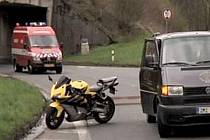 Tragická nehoda motorkáře mezi Hranicemi a Valašským Meziříčím 