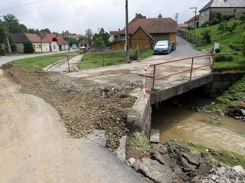 Černotín: místo tragického pádu muže do rozbouřené řeky