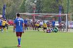 Strhující derby olomouckého krajského přeboru mezi fotbalisty Ústí (ve žlutém) a FC Želatovice. Rozhodující branka v nastavení