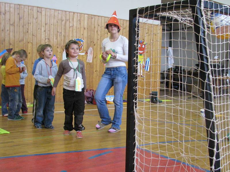 Na ZŠ Struhlovsko připravili pro předškoláky z mateřinek zábavné dopoledne.