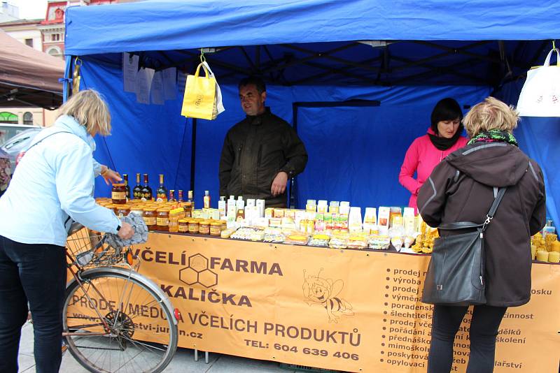 Jarní trhy na hranickém náměstí.