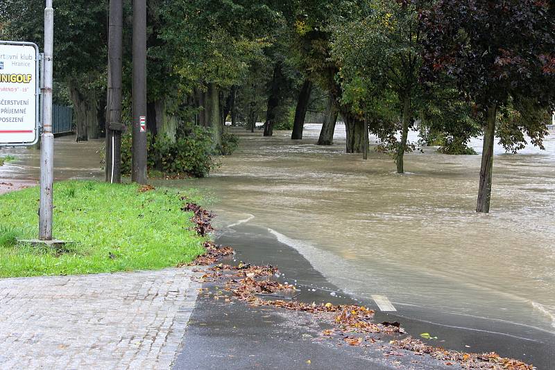 Bečva v lázních Teplice nad Bečvou ve středu 14. října 2020 v 15.30 hodin.