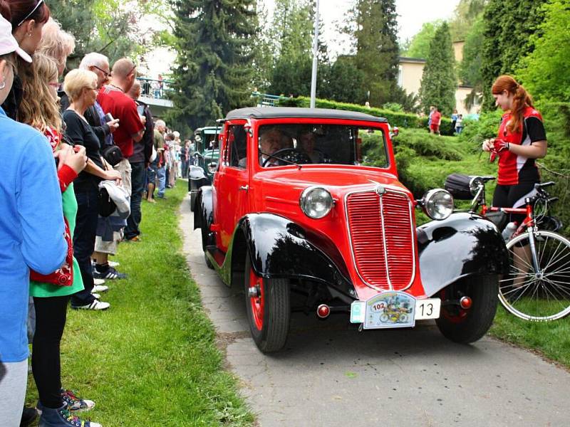 Veteráni v Teplicích nad Bečvou. 17. ročník Helfštýnského okruhu