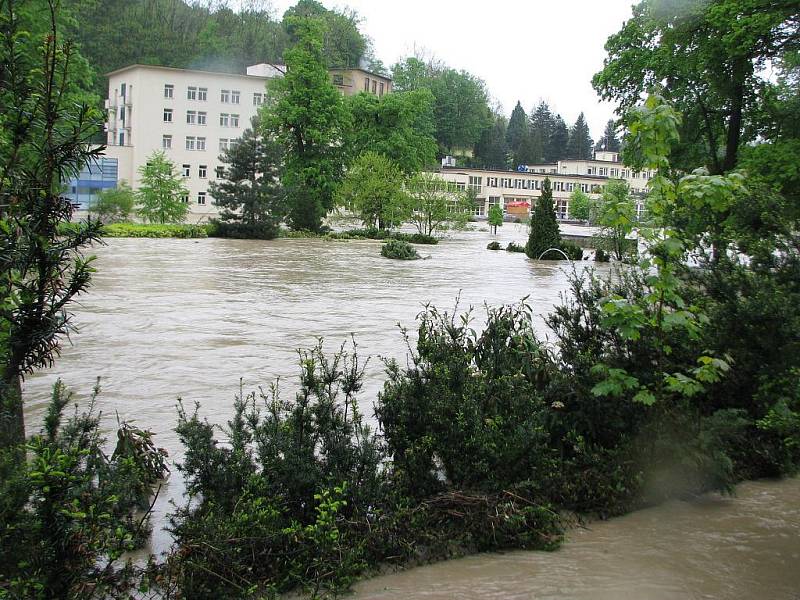 Povodně: pondělí 17. května lázně Teplice nad Bečvou - minigolf - po 18. hodině
