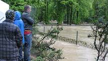 Povodně: pondělí 17. května lázně Teplice nad Bečvou - tenisové kurty - po 18. hodině