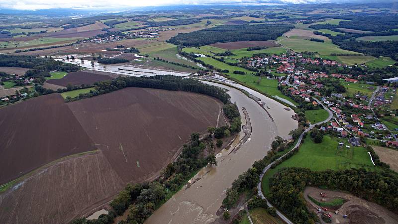Řeka Bečva dosáhla v sobotu 26.9. odpoledne 1. stupně povodňové aktivity v Ústí a Lipníku