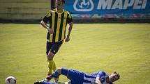 Fotbalisté Nových Sadů (ve žluto-černém) porazili Hranice 3:0.