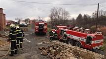 Při pondělním požáru ve Stříteži nad Ludinou se poranilo pět osob