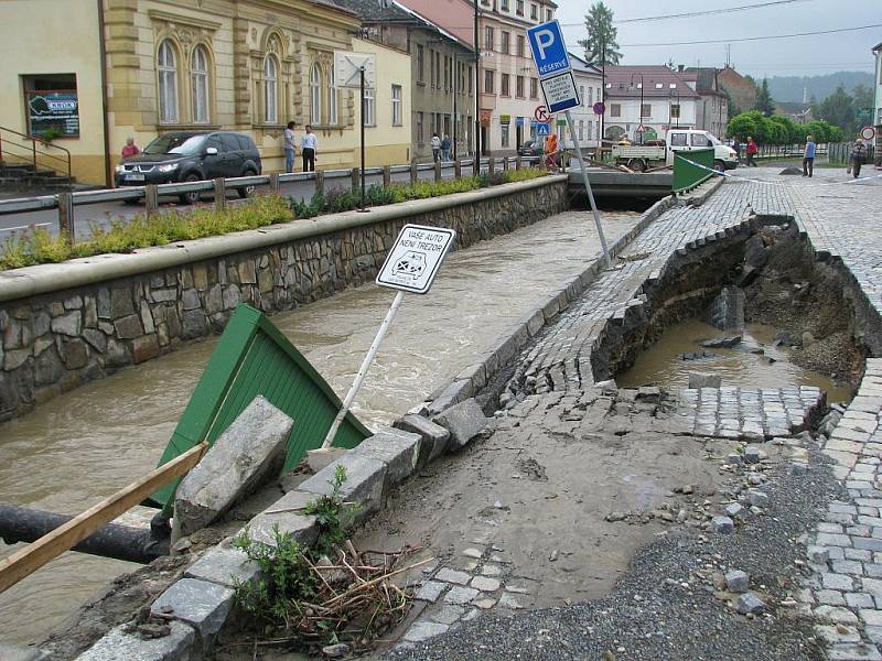 Čtvrtek 25. června dopoledne: Komenského ulice v Hranicích