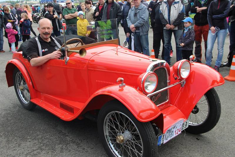 Devátý ročník Air-auto-moto veteranfestu v Drahotuších