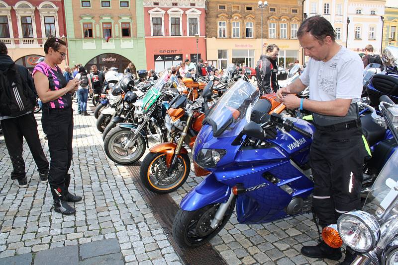 Na hranické náměstí se v sobotu 27. května sjely přes dvě stovky motorek, mezi kterými kralovala legendární značka Harley Davidson.