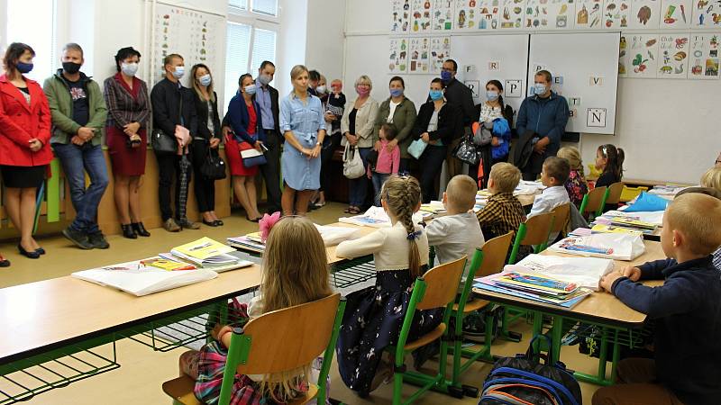 Do lavic třídy pro nadané děti v Základní škole Šromotovo v Hranicích usedlo v úterý 1. září celkem třináct žáků.