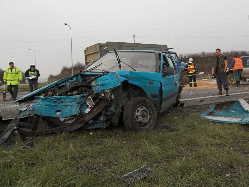 Osobní a nákladní automobil se srazily na křižovatce Horecko u Lipníku nad Bečvou.