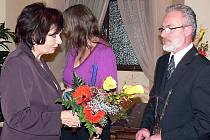 Cenu města Hranic za rok 2009 převzala za svého zesnulého otce Olga Dietlová.