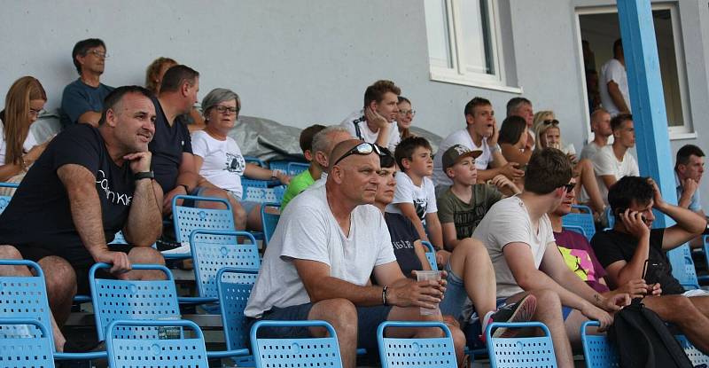 Fotbalisté Hranic (v zeleném) deklasovali v poháru Všechovice 6:1.