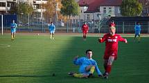 Přerovští fotbalisté (v modrém) na domácím trávníku porazili Jeseník 1:0.